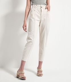 Calça Mom em Sarja com Elástico no cós