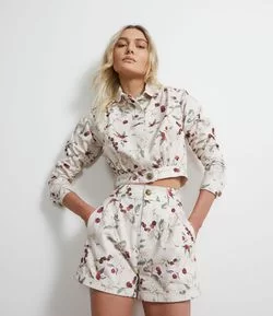 Jaqueta em Sarja Floral com Ombreiras e Botões Dourados