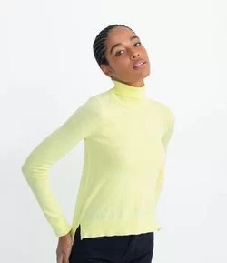 Blusa Básica em Tricô com Gola Alta e Mangas Longas
