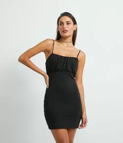 Vestido Curto em Crepe com Alças Finas e Franzido