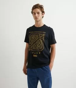 Camiseta Manga Curta com Estampa Mapa LOL com Relevo