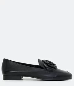 Sapato Mocassim com Detalhe de Flor em Couro