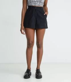 Short Alfaiataria com Pregas e Bolsos sem Estampa