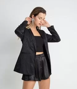 Blazer Alongado em Cetim com Botão no Centro