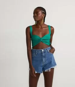 Blusa Regata Cropped Retilínea com Decote Torcido