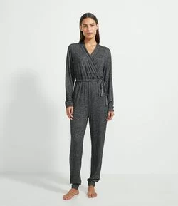 Pijama Macacão em Tricô com Decote V e Amarração na Cintura