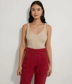 Blusa Regata em Tricô Canelado com Busto Trabalhado e Alças Largas