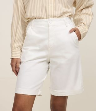 Bermuda Cintura Alta em Sarjas com Bolsos Branco