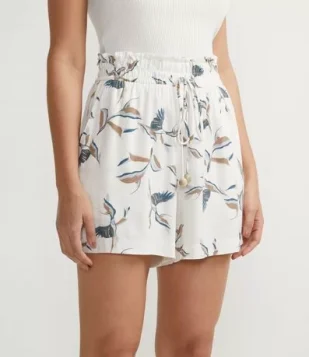 Bermuda em Viscose com Amarração e Estampa de Folhagem Branco