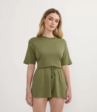 Blusa Cropped em Viscose com Manga Curta e Cava Deslocada Comfy Verde