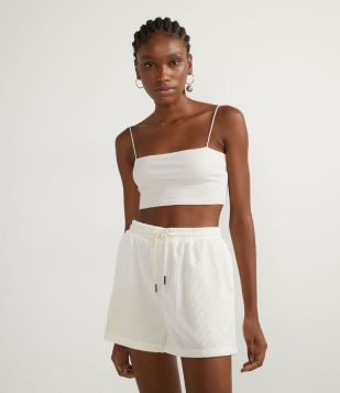  Blusa Regata Cropped em Algodão Canelado com Alça Roletê Bege 