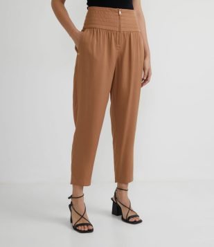  Calça em Liocel com Cós Largo e Pespontado Marrom 