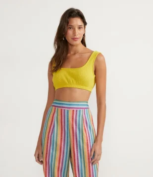 BLUSA REGATA CROPPED EM VISCOSE COM ELÁSTICO NA BARRA AMARELO