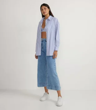 CAMISA ALONGADA EM TRICOLINE COM ESTAMPA LISTRADA E TOP AZUL