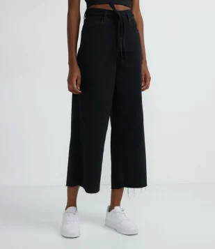 CALÇA PANTACOURT EM SARJA COM AMARRAÇÃO PRETO