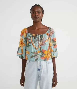 BLUSA CIGANINHA EM VISCOSE FLORAL COM AMARRAÇÃO FRONTAL AZUL