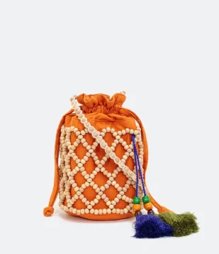 BOLSA BUCKET PEQUENA COM ENFORCADOR E BOLINHAS BORDADAS LARANJA