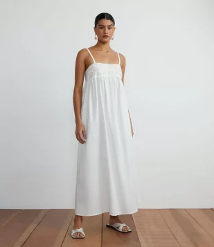 VESTIDO LONGO EM LINHO COM BORDADO DE ELEFANTES E FLORES BRANCO