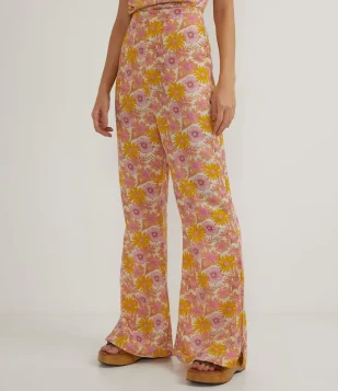 CALÇA FLARE EM VISCOSE COM ESTAMPA FLORAL E BOLSOS MULTICORES