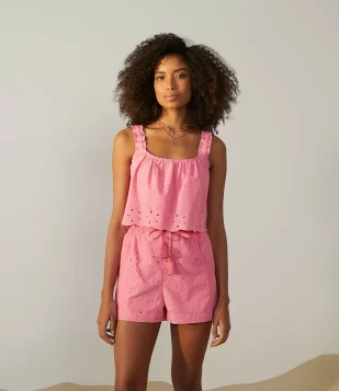 BLUSA REGATA CROPPED EM LAISE COM BABADO NAS ALÇAS ROSA