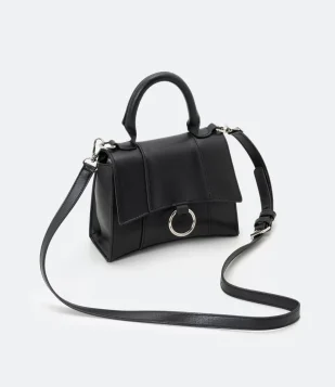 BOLSA TRANSVERSAL ESTRUTURADA COM ARGOLA FRONTAL PRETO