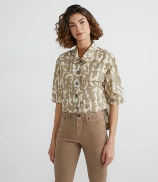  Jaqueta em Sarja com Manga Curta e Estampa Animal Print Bege 