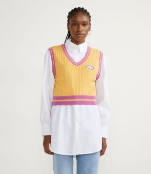  Colete Cropped em Tricô com Bordado e Detalhes Contrastantes Amarelo 