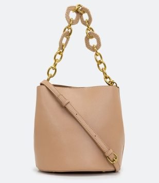  Bolsa Transversal Bucket com Detalhe em Corrente e Elos de Palha Bege 