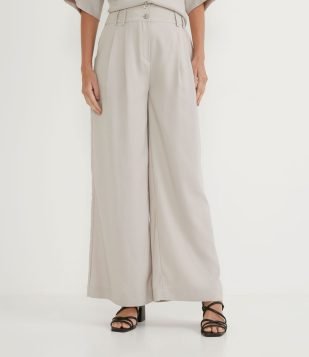  Calça Pantalona em Crepe com Pregas Frontais e Botões Diferenciados Bege 