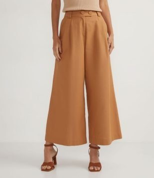  Calça Wide Leg em Algodão com Cós Largo e Pregas Frontais Marrom 