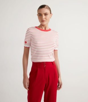  Blusa em Tricô Listrada com Manga Curta e Coração na Manga Multicores 
