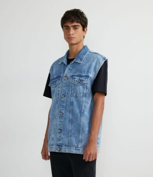  Colete em Jeans Marmorizado com Bolsos nos Peitos