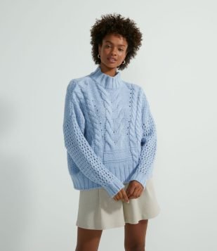  Blusão Suéter em Tricô com Pontos Diferencidados e Vazados 