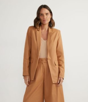 BLAZER EM ALGODÃO COM FECHAMENTO POR BOTÃO ÚNICO MARROM