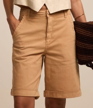 Bermuda Cintura Alta em Sarjas com Bolsos Bege