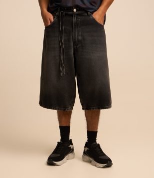 Bermuda Jorts Super Baggy em Jeans com Cinto Amarração Preto