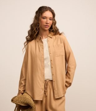Camisa Alongada Básica em Viscose e Linho Bege