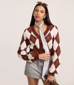 Cardigan Cropped em Jacquard Xadrez Argyle Branco