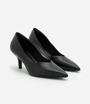 Sapato Scarpin em PU com Salto Médio Preto