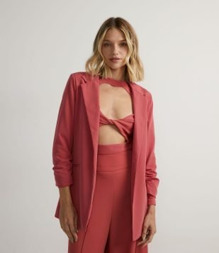 BLAZER ALFAIATARIA ALONGADO EM CREPE COM FRANZIDOS NOS PUNHOS VERMELHO
