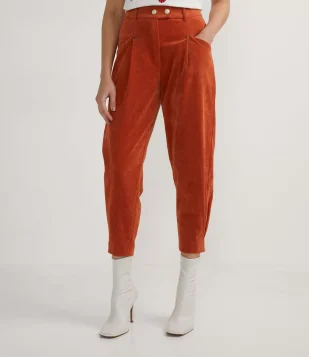  Calça Cenoura em Veludo com Cintura Alta sem Estampa Marrom 