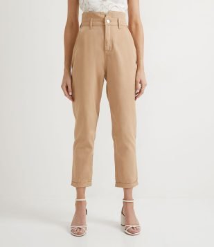 CALÇA CLOCHARD EM SARJA COM CÓS DIFERENCIADO SEM ESTAMPA BEGE