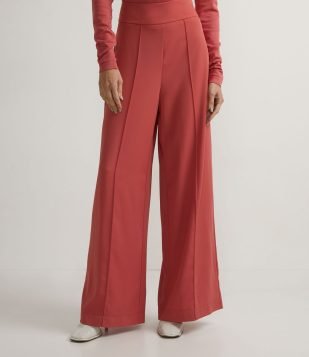 CALÇA PANTALONA EM CREPE COM FRISO FRONTAL VERMELHO