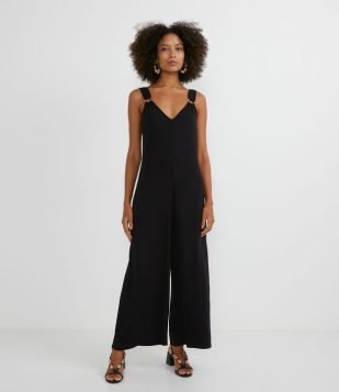  Macacão Pantacourt em Viscose com Alça Diferenciada Preto 