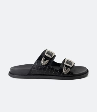  Sandália Rasteira com Fechamento por Fivela Preto 