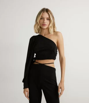 BLUSA CROPPED COM DECOTE OMBRO SÓ E AMARRAÇÃO LATERAL PRETO