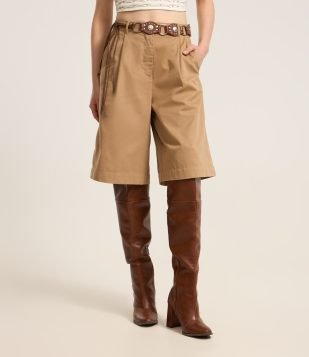 Bermuda Jorts em Sarja Alfaiatada com Pregas Bege