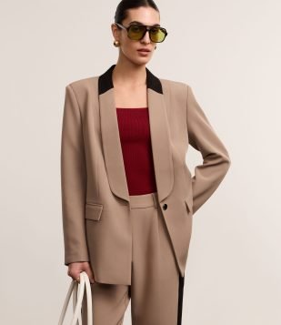 Blazer Alfaiatado com Gola Smoking Contrastante Marrom