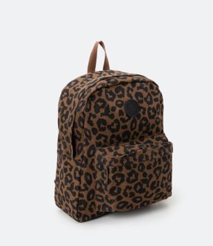 MOCHILA COM BOLSO FRONTAL E ESTAMPA ANIMAL PRINT DE ONÇA MARROM