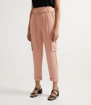 Calça Clochard em Viscose com Bolsos Cargo e Cinto Fivela Forrado Rosa
